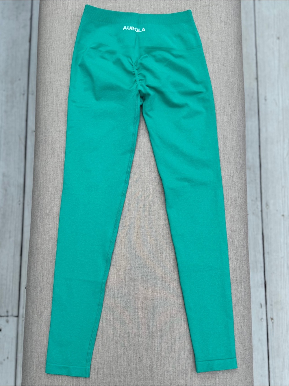 NWOT Aurola Scrunch Butt Seamless Leggings Emerald Green Small